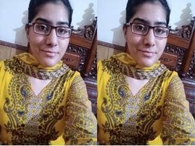 Pakistani girl sells her body for cash