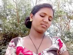 Horny Desi babe gets outdoor sex