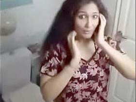 Young Indian girl flaunts her breasts in a steamy video