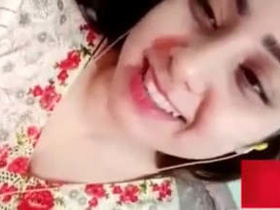 Pakistani girl's stunning performance on video call