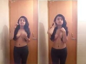 Desi babe strips and flaunts her sexy curves