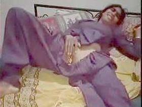 Tia, a Desi woman, shows off her pussy in a video