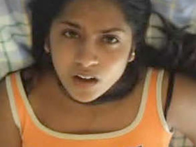 Indian woman gets fingered and expresses her pleasure