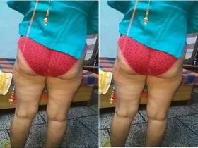 Husband records his wife with a big butt for posterity