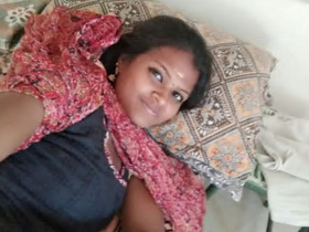 Indian village girl flaunts her curves