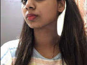 College girl gets naughty in MMS video