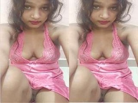 Sarika flaunts her naked body in seductive manner