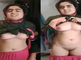 Dehati's wife flaunts her breasts and vagina on command