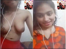 Indian babe flaunts her body on video call