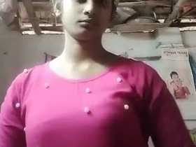 Indian housewife flaunts her breasts in a video