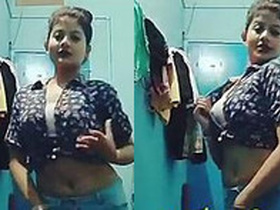 Instagram model flaunts her curvy body in a tie-dye shirt