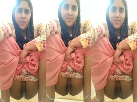 Naughty Punjabi bhabhi caught on camera urinating in Indian closet