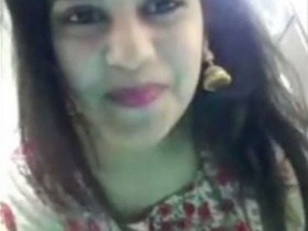 Indian bhabi flaunts her big boobs