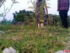 Local auntie gets down and dirty in outdoor fucking video