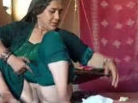 Mature Pakistani woman gets fucked by a young man
