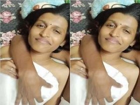 Tamil woman flaunts her breasts and genitals