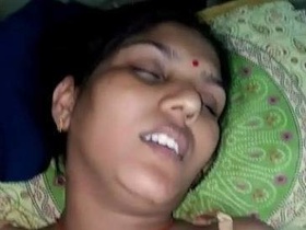 Indian bhabhi's natural body and hairy pussy on Xvideo