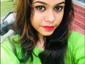 Desi Indian girl shows off her nude body in explicit selfies