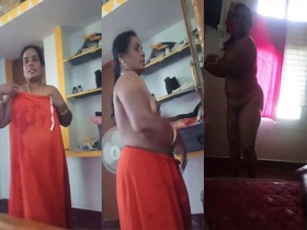 Mature Aunty bares it all on camera