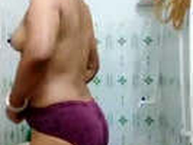 Bhabhi's steamy bathroom sessions in video clips