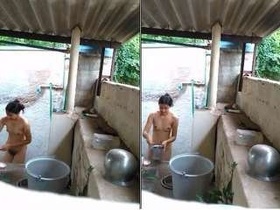 Exclusive video of a Desi girl bathing and getting caught on camera