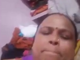 Dehati flaunts her mature pussy in the UK