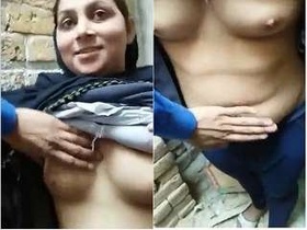 Pakistani bhabhi masturbates and records Dewar's butt and pussy