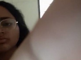 Desi couple gets naughty in the bathroom and takes selfies