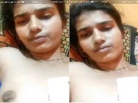 Indian girl flaunts her body in video call, revealing her tits and pussy