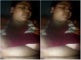 Desi Budi's sensual bathtime and self-pleasure session