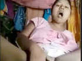 Horny Bhabhi masturbates in VDO with erotic strokes