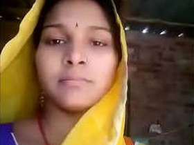 Indian bhabhi flaunts her naked body in a sensual video