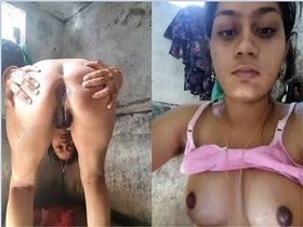 Anju Bhabhi from a Desi village reveals her naked body