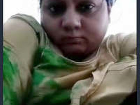 Indian girl satisfies herself in solo video