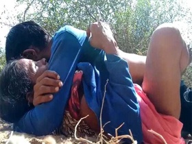 Desi couple has outdoor sex in MMS video