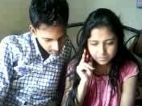 Desi sex blog showcases a MMS clip of Bengali college students