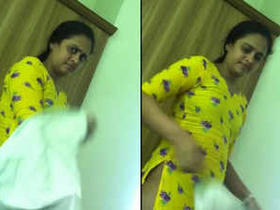 Desi girl records her roommate and sends the video to her boyfriend