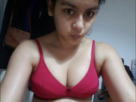 Salini, a cute Indian girl, flaunts her body in a seductive video