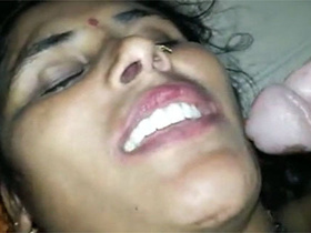 Desi bhabhi from Hindustani village gives a blowjob