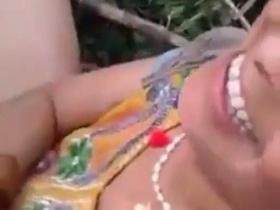 Desi sex video featuring a randy threesome in the outdoors