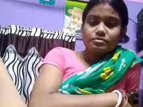 Desi Randi flaunts her curvy figure and uncovered pussy in solo video
