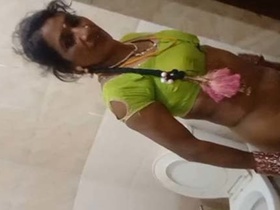 Punjabi aunty gets naughty in the bathroom
