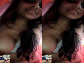 Desi babe flaunts her small boobs in an exclusive amateur video
