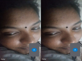 Amateur Indian bhabhi flaunts her breasts in exclusive video
