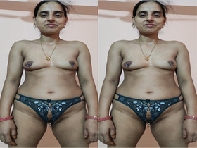 Indian amateur bhabhi reveals her boobs and masturbates in exclusive video