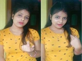 Indian college girl flashes her big boobs and pussy
