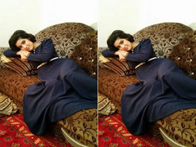 Pakistani girl bares her body in amateur video