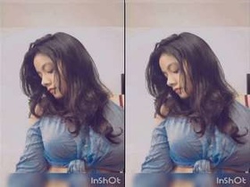 Exclusive video of cute Sri Lankan girl showing her boobs