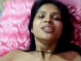 Desi girl gives her boyfriend a nice blowjob