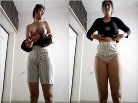 Cute Indian girl records herself for her lover's pleasure